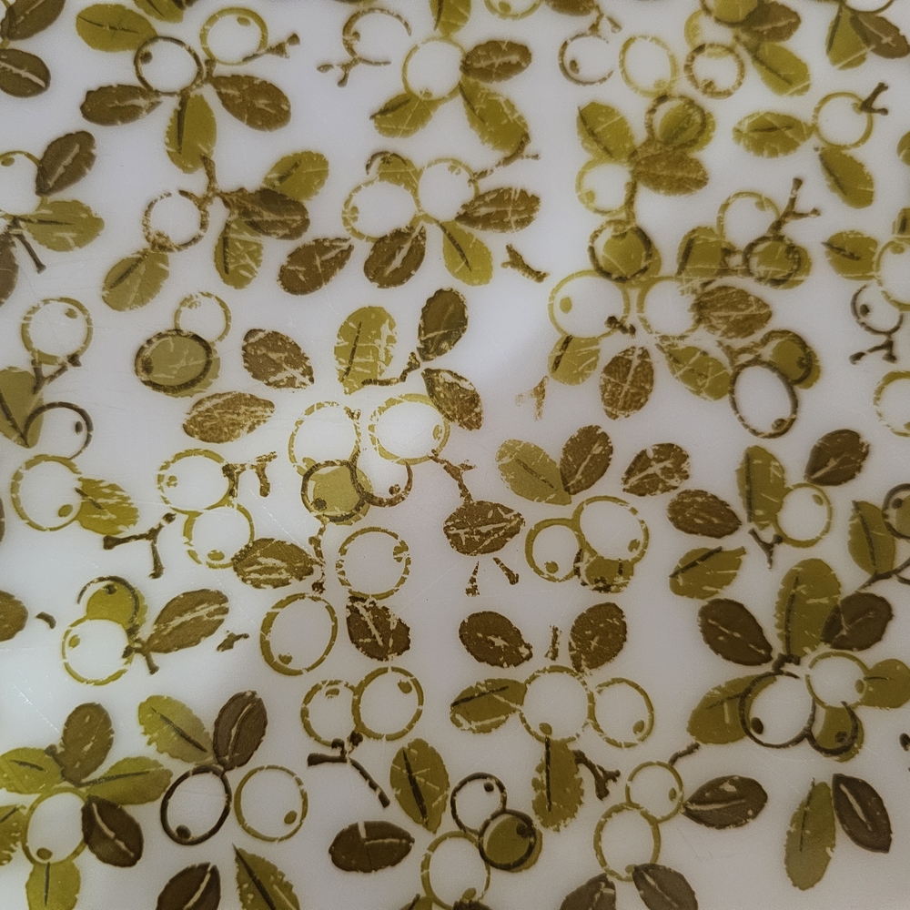 Pyrex White Yellow Olive Green Casserole Dish with Floral Design - Picture 9 of 9
